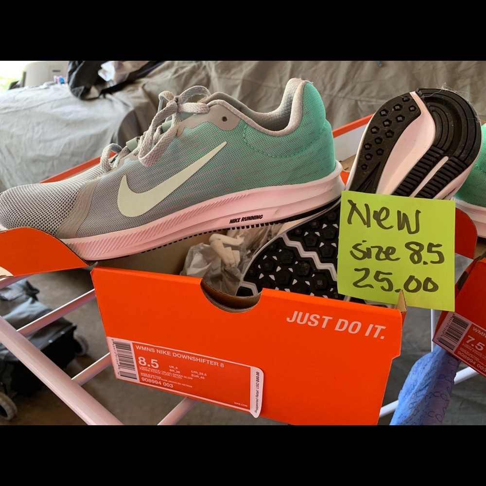 Nike tennis shoes 8.5 NEW